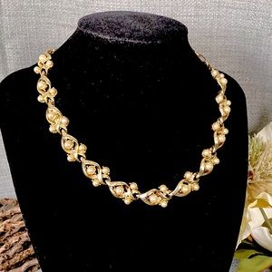 VTG- Vendome ‘50s Gold Tone & Swarovski Pearl “Real Look” Choker